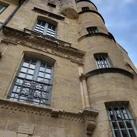 Uzes, Au Coeur Du Centre Medieval Le Logis Du Consul Un Bien D'exception Du Xvieme Siecle Apartment Uzes
