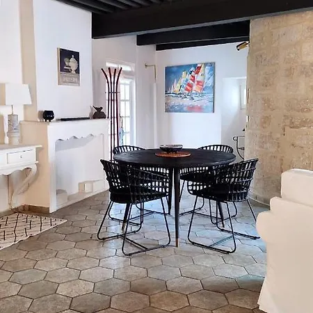 Apartment Uzes, Au Coeur Du Centre Medieval Le Logis Du Consul Un Bien D'exception Du Xvieme Siecle *