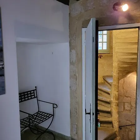 Apartment Uzes, Au Coeur Du Centre Medieval Le Logis Du Consul Un Bien D'exception Du Xvieme Siecle