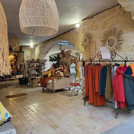 Uzes, Au Coeur Du Centre Medieval Le Logis Du Consul Un Bien D'exception Du Xvieme Siecle Uzès