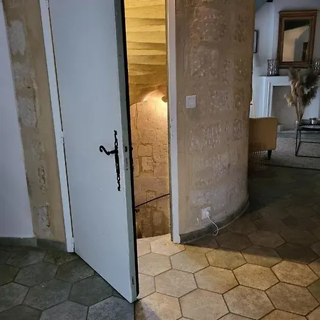 Uzes, Au Coeur Du Centre Medieval Le Logis Du Consul Un Bien D'exception Du Xvieme Siecle *